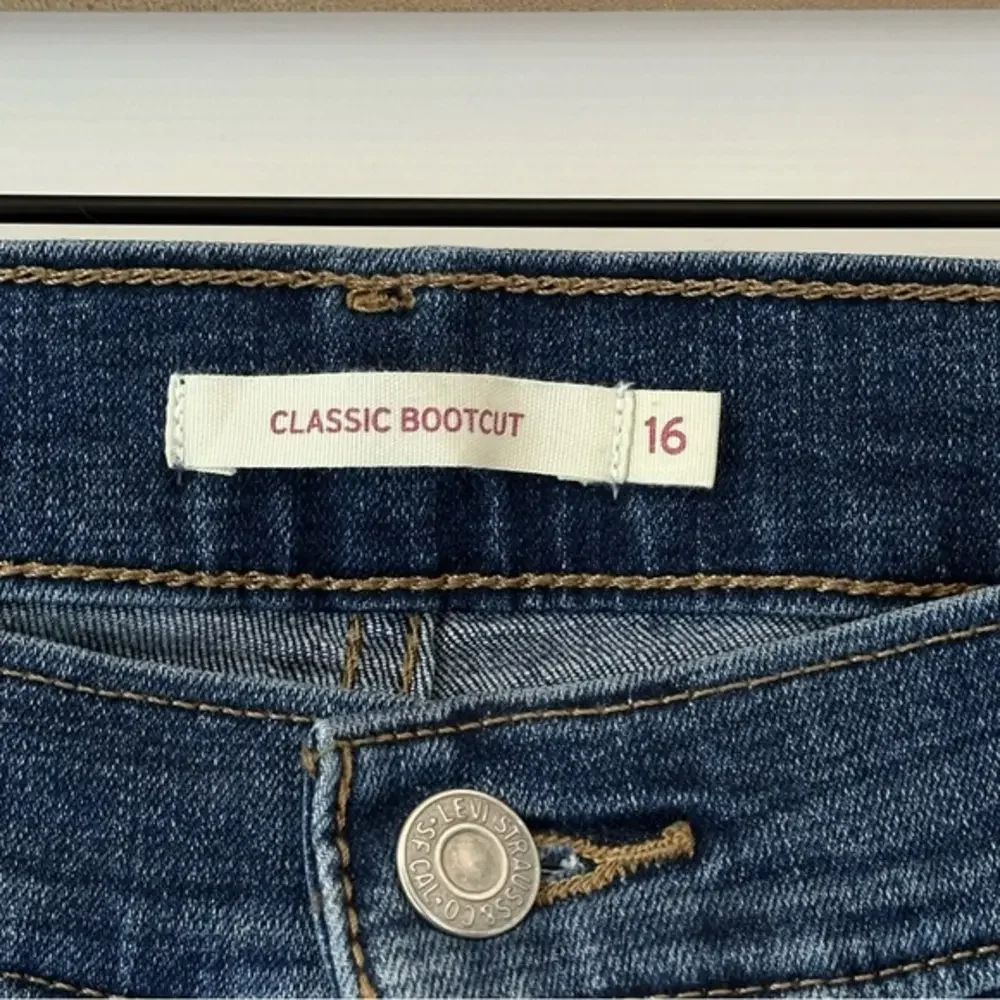 Levi's Classic Bootcut Jean Size 16‎ Dark Wash Stretch